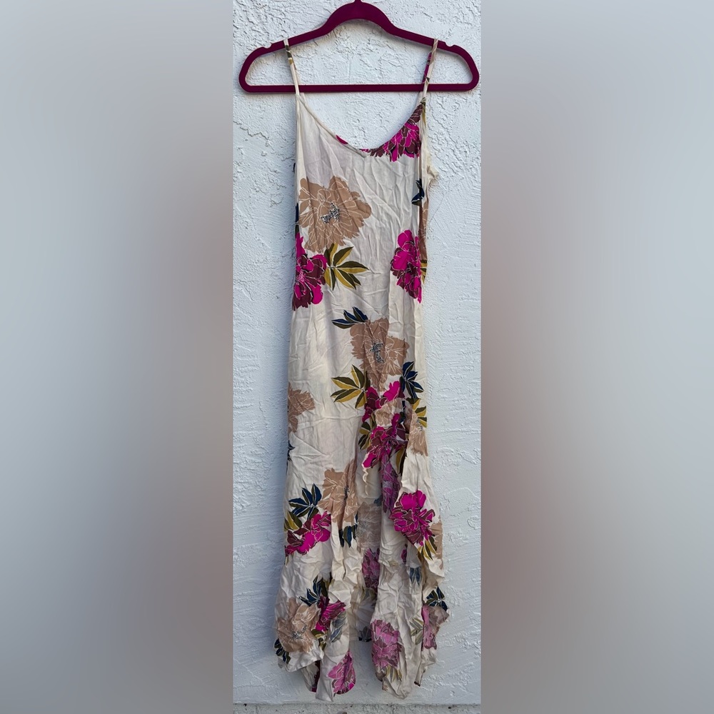 Cute midi dress perfect for any summer vacation ⛱️ beautiful flower pattern